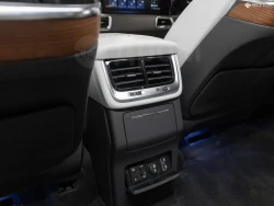 Hongqi E-HS9 9